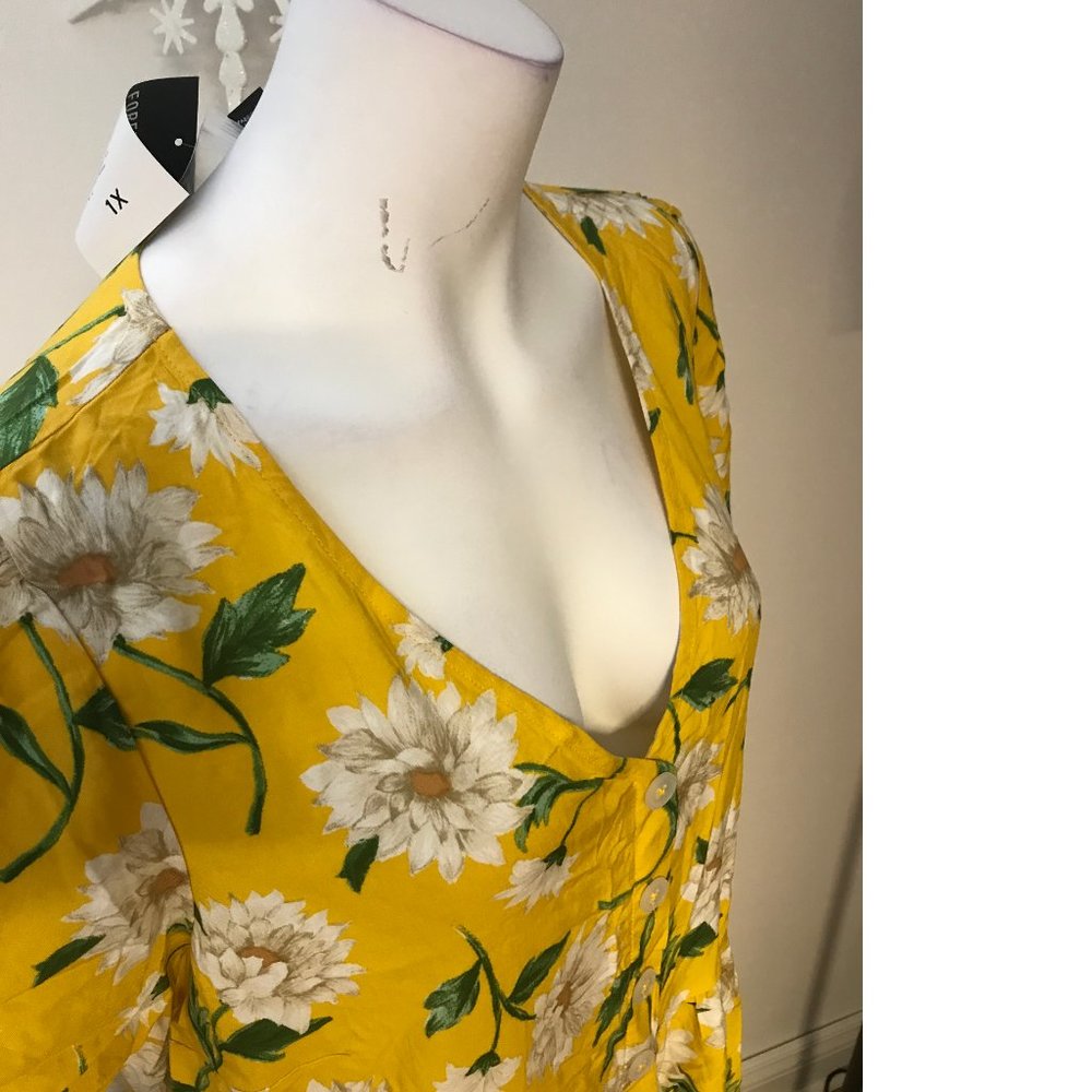 F21 Forever 21+ PLUS SIZE Sunflower Dress Yellow Green White Floral photoshoot